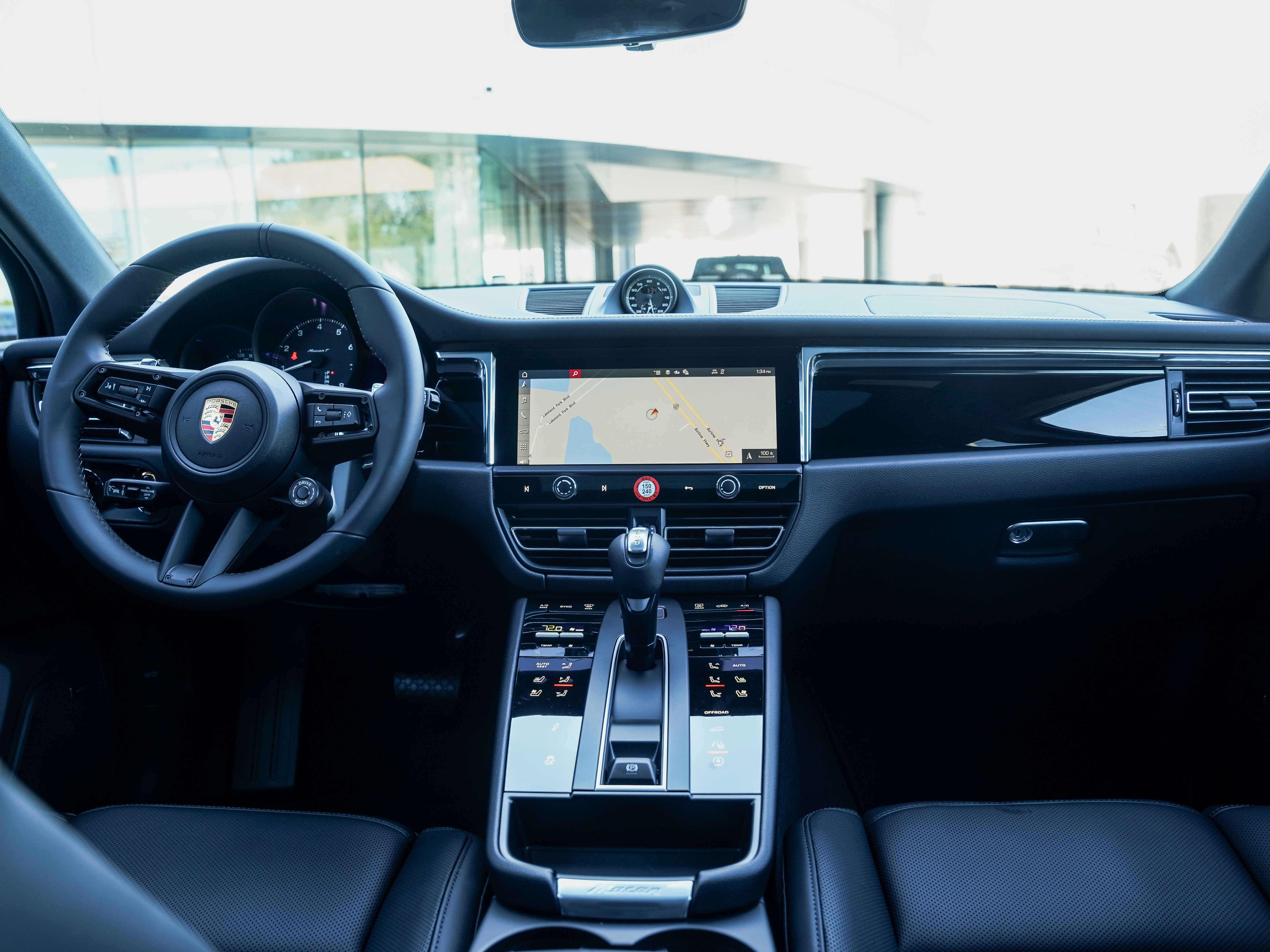 Certified 2026 Porsche Macan Turbo AWD/4WD image 24