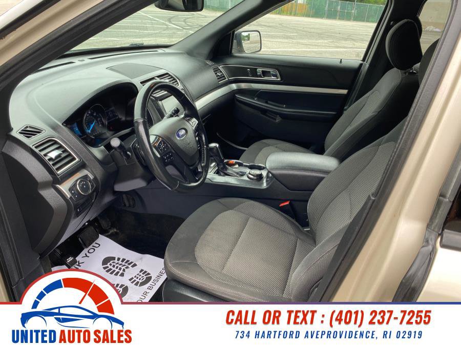 Used 2017 Ford Explorer XLT w/ Equipment Group 201A image 9