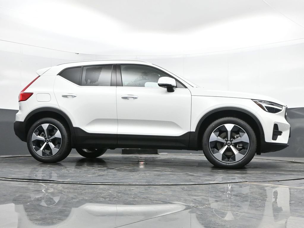 New 2025 Volvo XC40 B5 Core w/ Protection Package Premier image 40