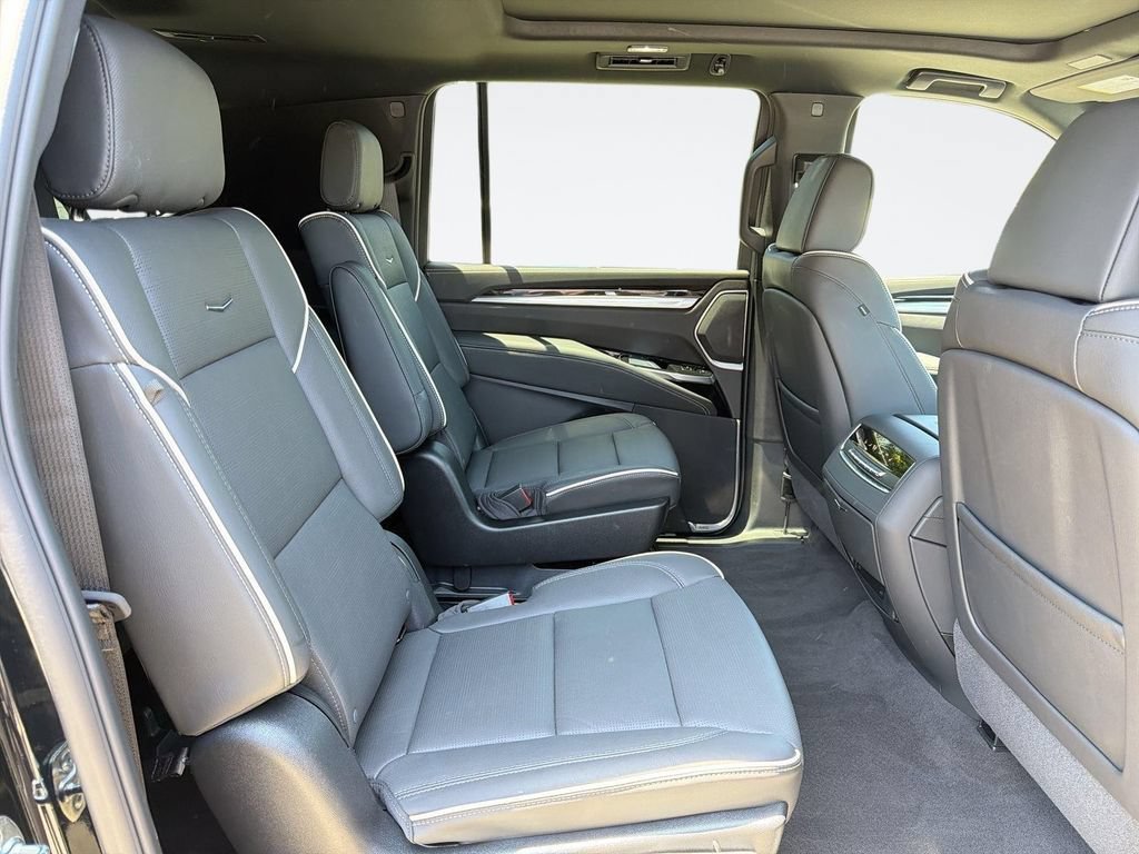 Certified 2026 Cadillac Escalade ESV Luxury AWD/4WD image 32
