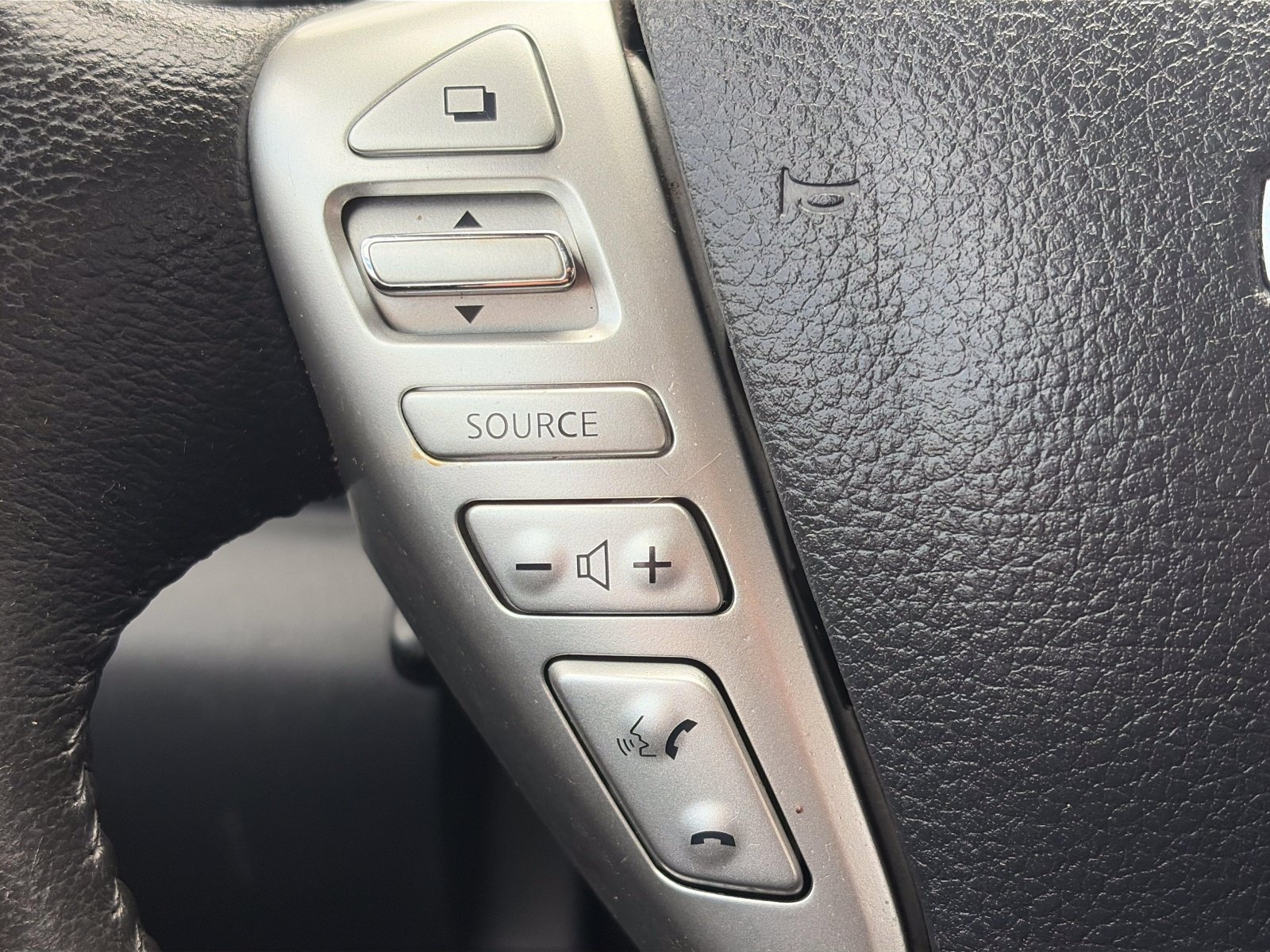 Used 2017 Nissan Versa Note SV FWD image 17