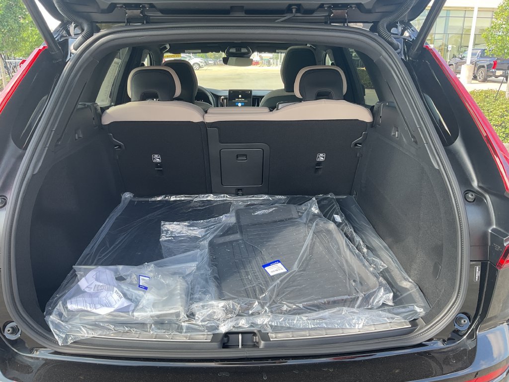 New 2027 Volvo XC60 B5 Plus AWD/4WD image 9