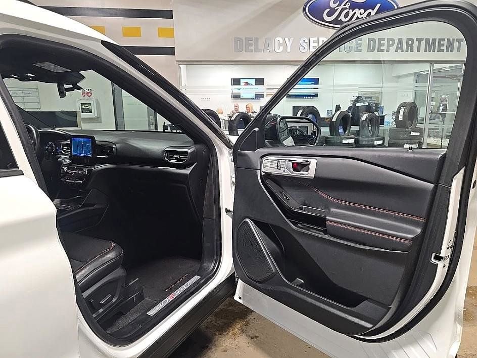 Used 2023 Ford Explorer ST-Line image 34