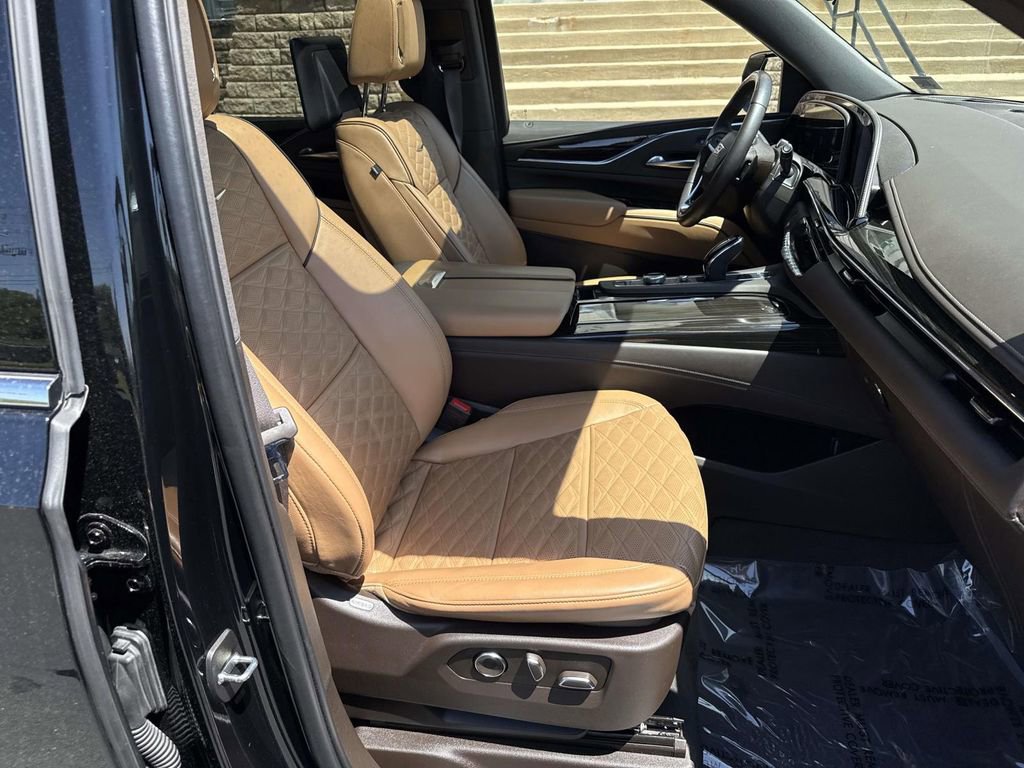 Used 2024 Cadillac Escalade ESV Premium Luxury AWD/4WD image 7