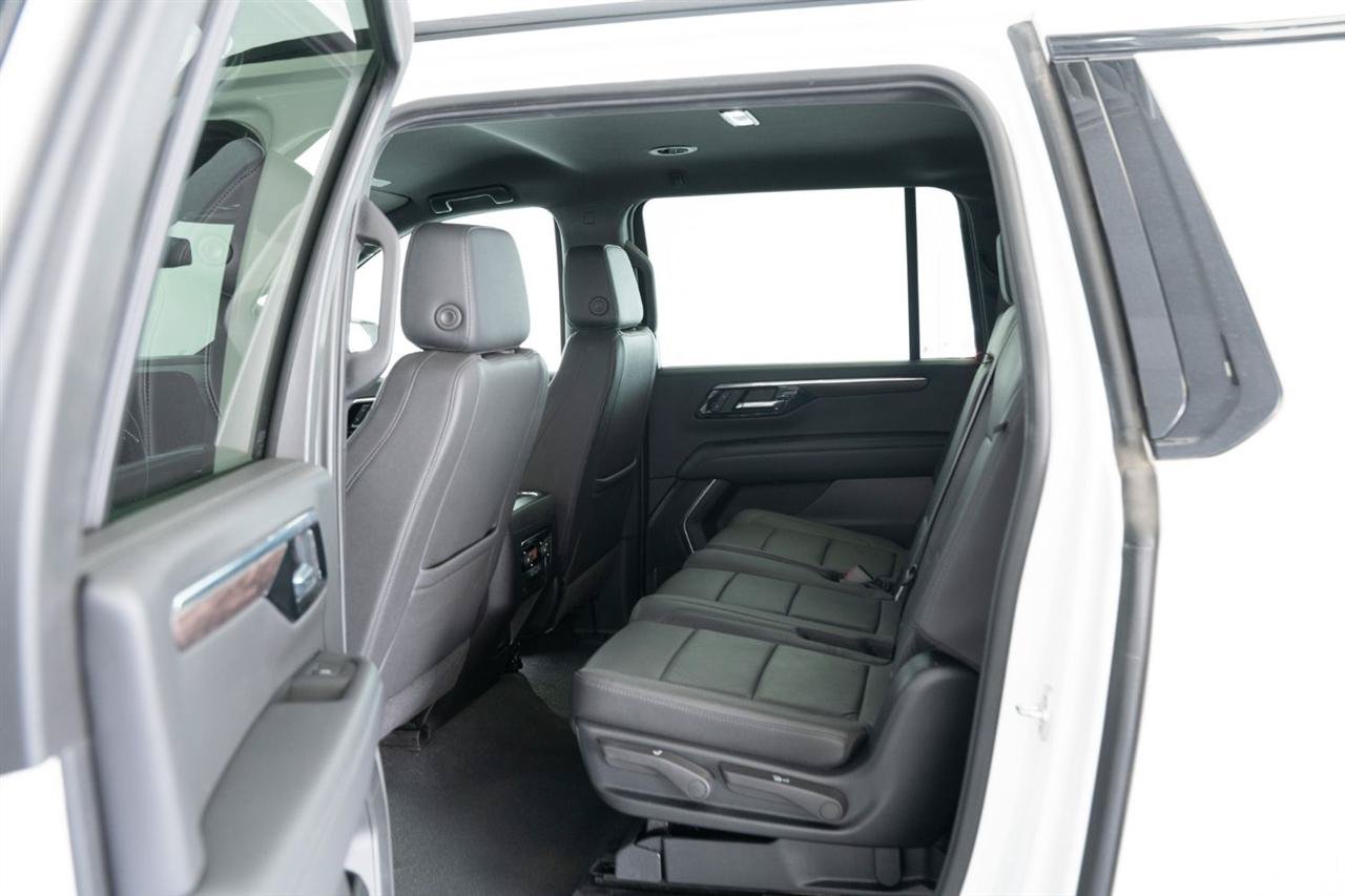 Used 2025 Chevrolet Suburban Z71 AWD/4WD image 11