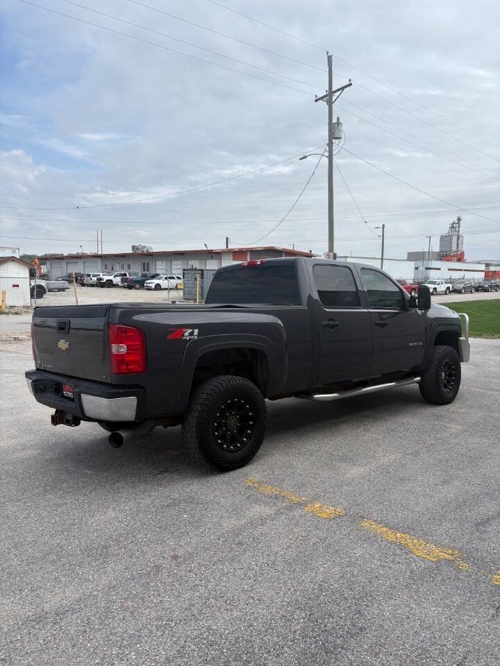Used 2011 Chevrolet Silverado 2500 LT AWD/4WD image 5
