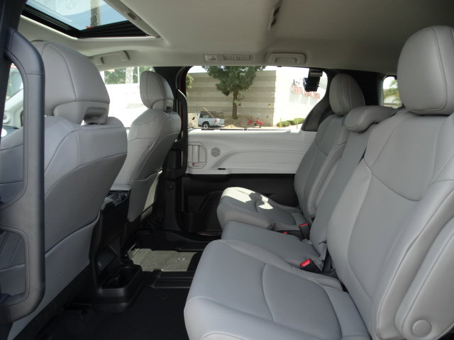 New 2026 Toyota Sienna XLE image 13