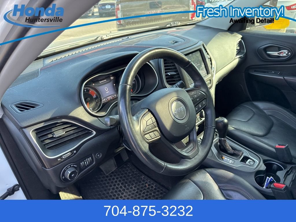 Used 2019 Jeep Cherokee Trailhawk image 23