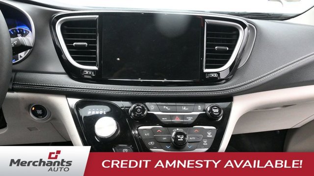 Used 2023 Chrysler Pacifica Touring-L AWD/4WD image 20