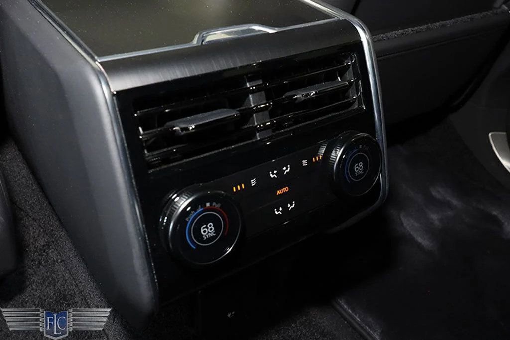 Used 2023 Land Rover Range Rover SV image 23