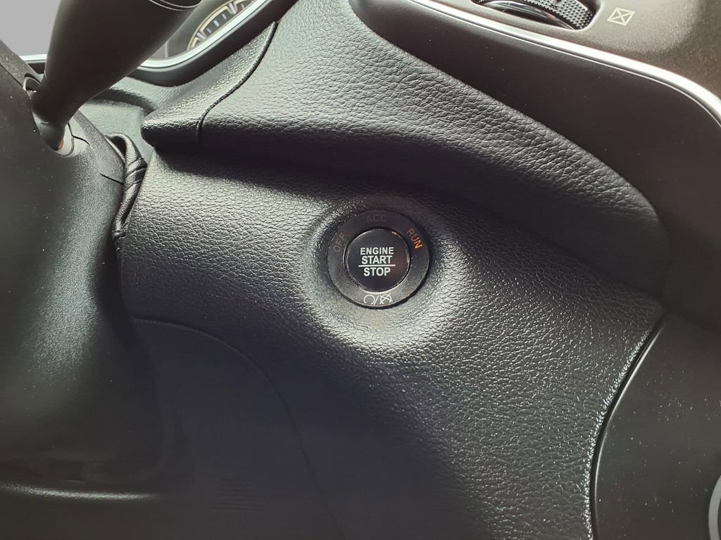 Used 2019 Jeep Cherokee Trailhawk image 8