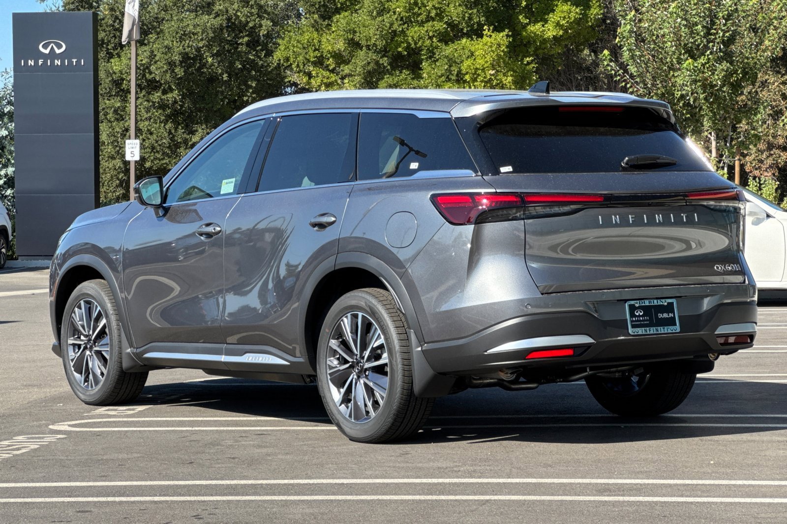 New 2026 INFINITI QX60 Luxe w/ Cargo Package image 3