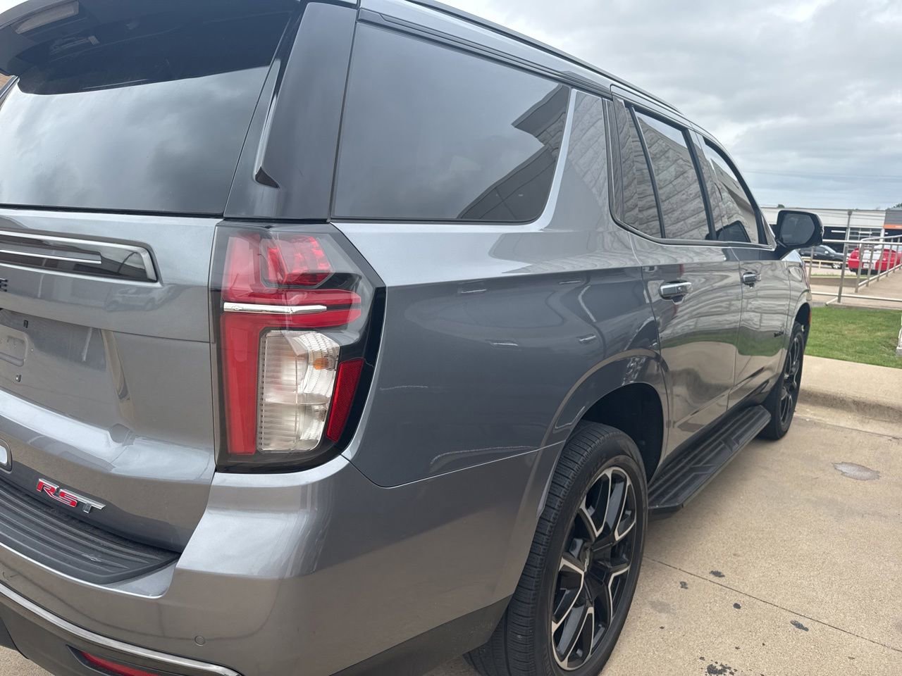 Used 2021 Chevrolet Tahoe RST w/ Luxury Package RWD image 5