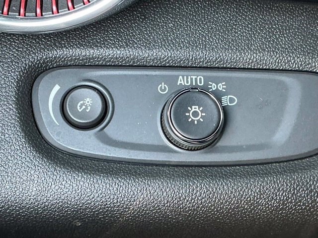 Used 2026 Chevrolet Trax RS FWD image 34
