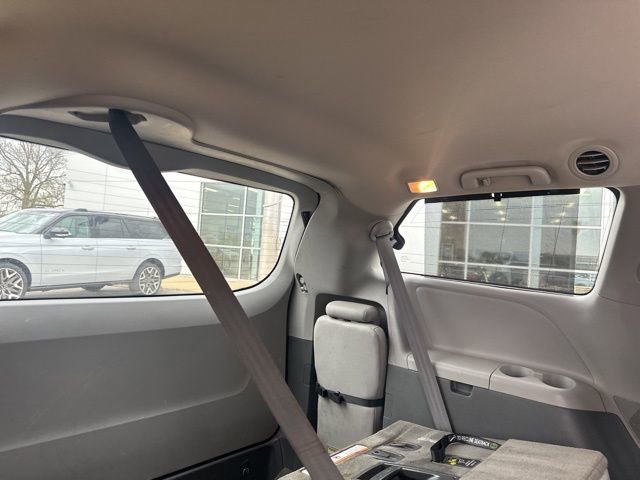 Used 2015 Toyota Sienna XLE w/ XLE Navigation Package FWD image 13