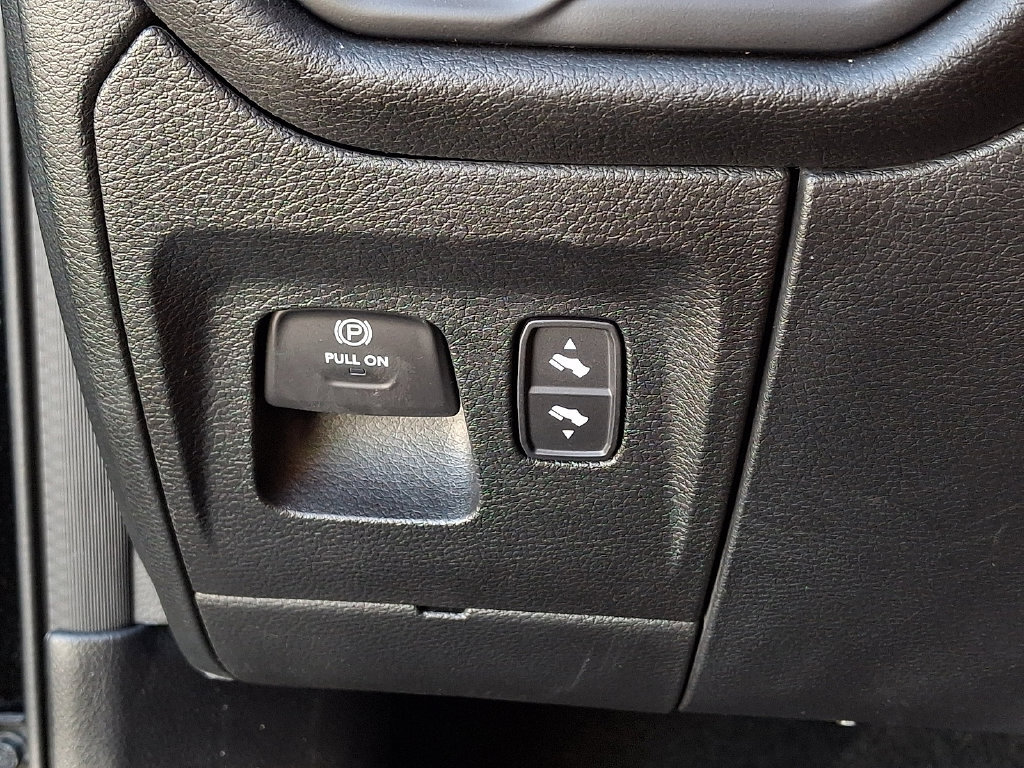 Used 2024 RAM 1500 Laramie AWD/4WD image 26