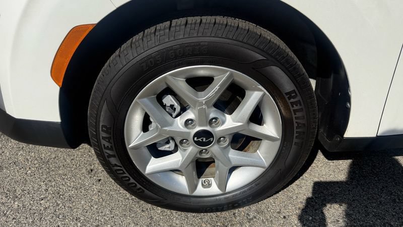 Used 2023 Kia Soul LX w/ LX Technology Package FWD image 52