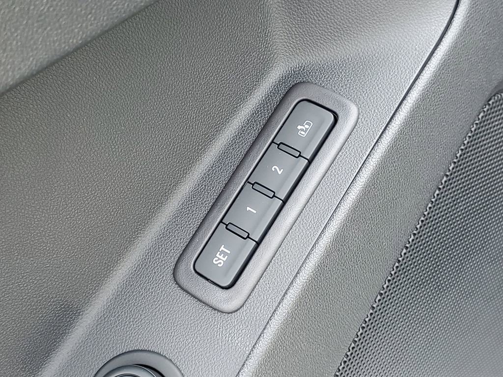 Used 2020 Chevrolet Equinox Premier w/ LPO, Floor Liner Package AWD/4WD image 22