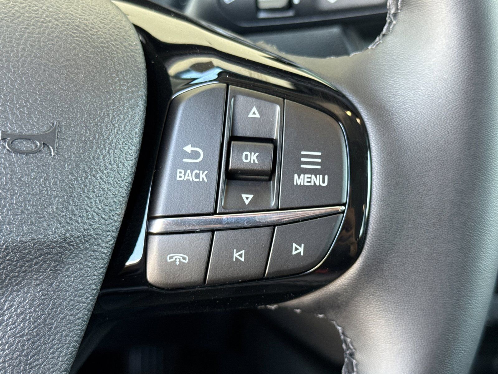 New 2025 Ford Escape Active w/ Active Premium Tech Pack image 29