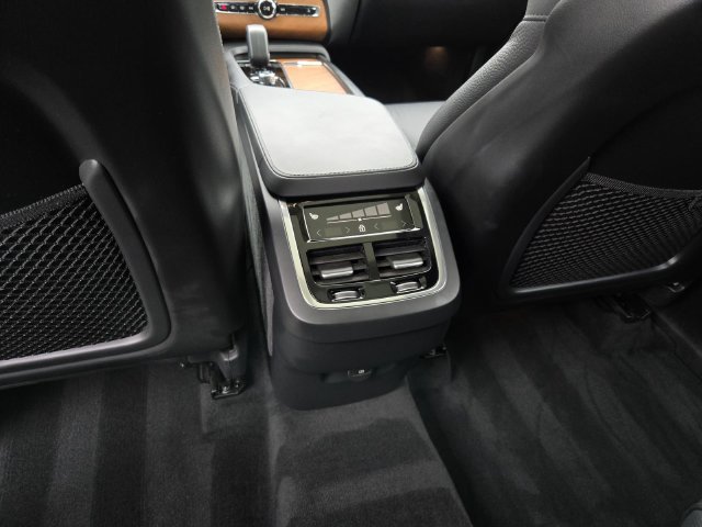 Used 2025 Volvo XC90 B6 Ultra AWD/4WD image 17