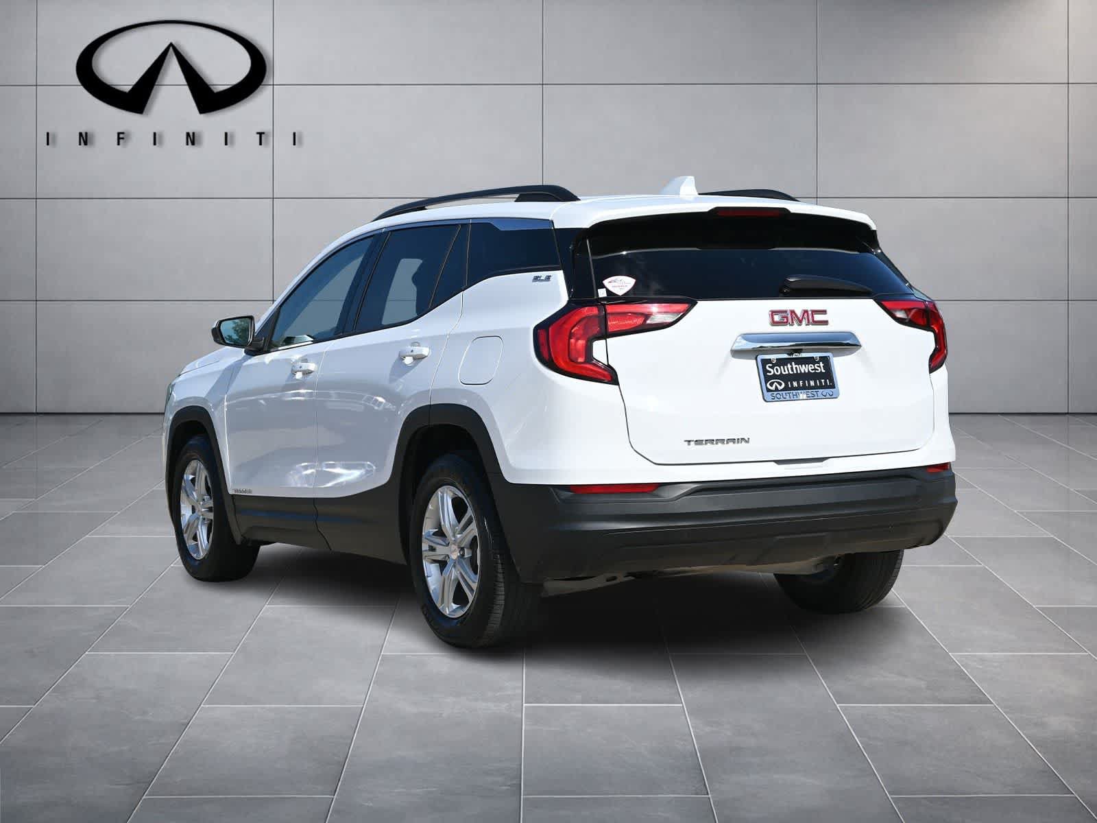 Used 2020 GMC Terrain SLE w/ Driver Convenience Package FWD image 4