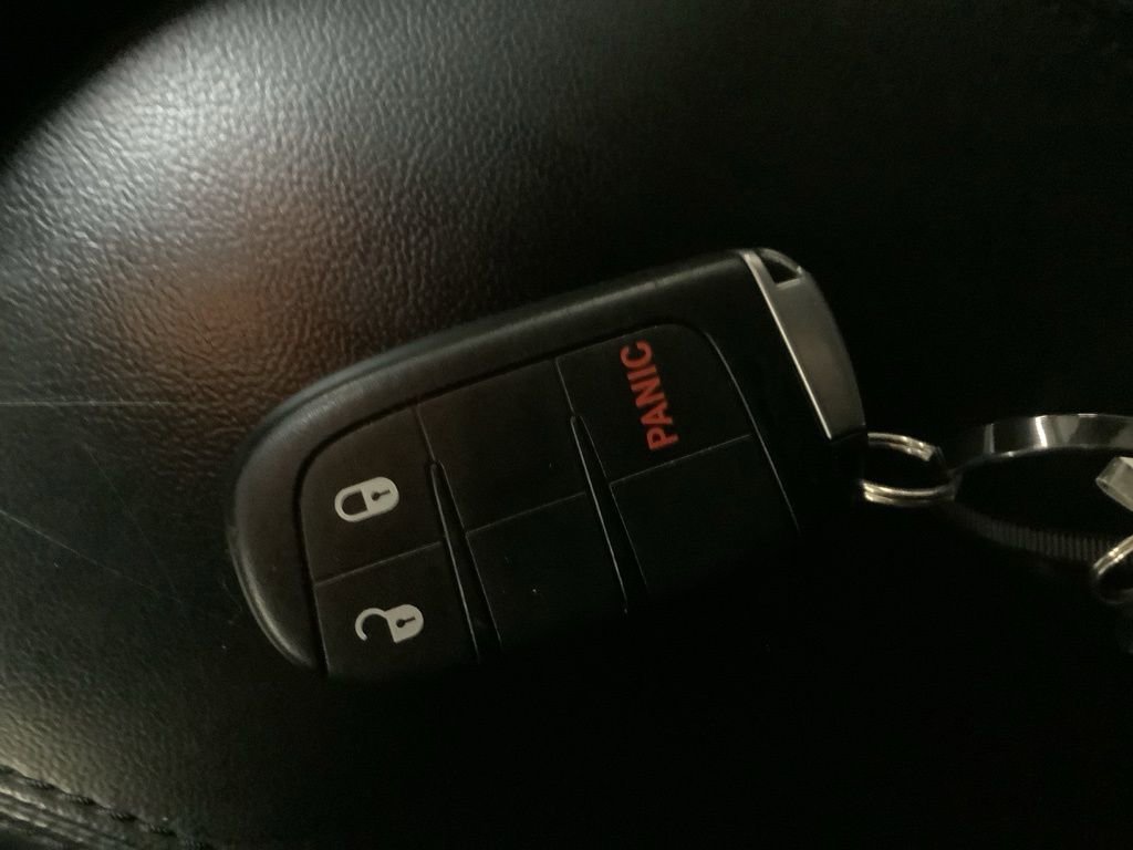 Used 2021 Jeep Grand Cherokee Laredo image 24