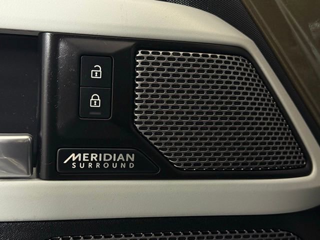 Certified 2024 Land Rover Defender 110 SE image 31