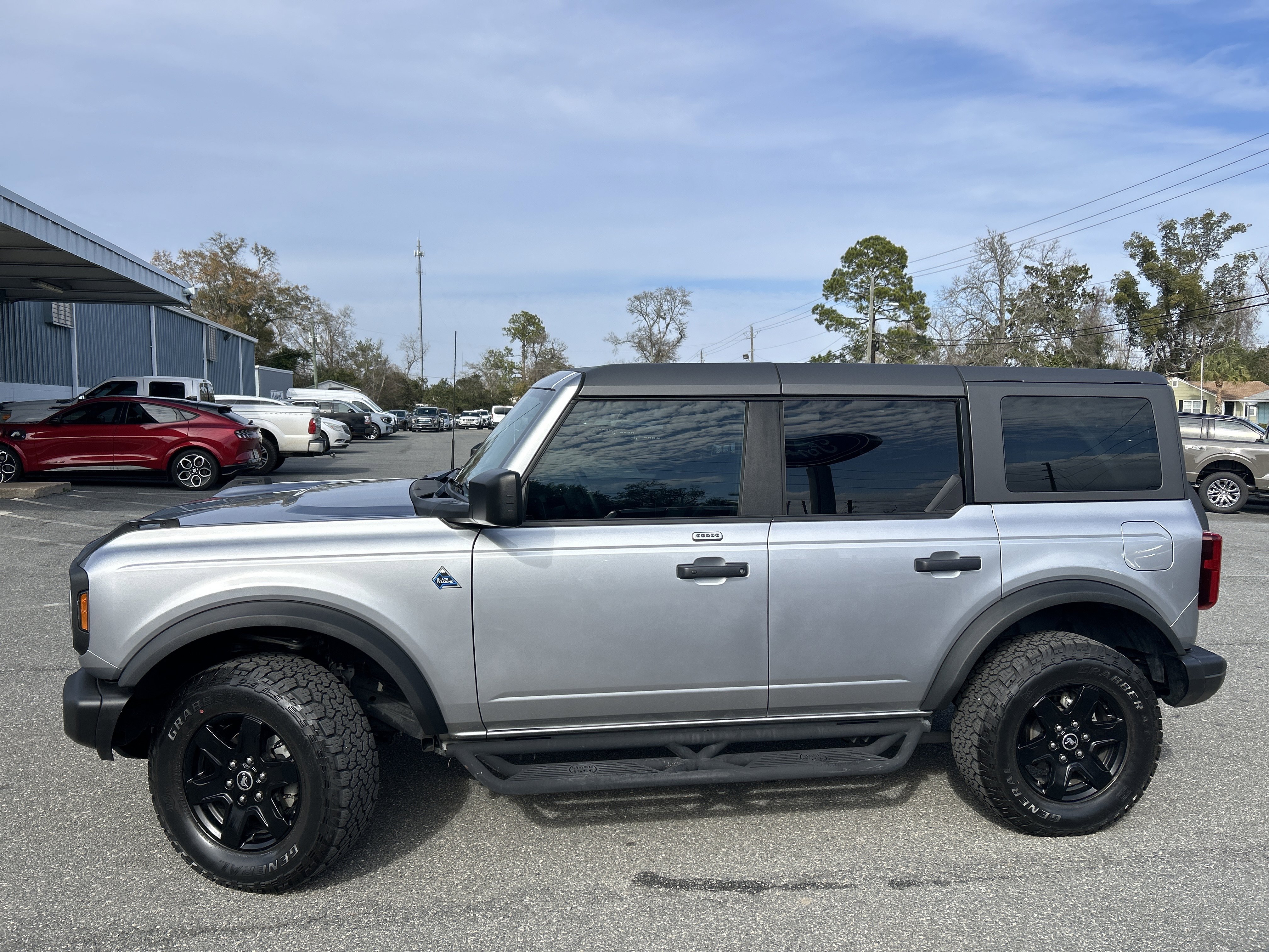 Certified 2023 Ford Bronco Black Diamond image 4