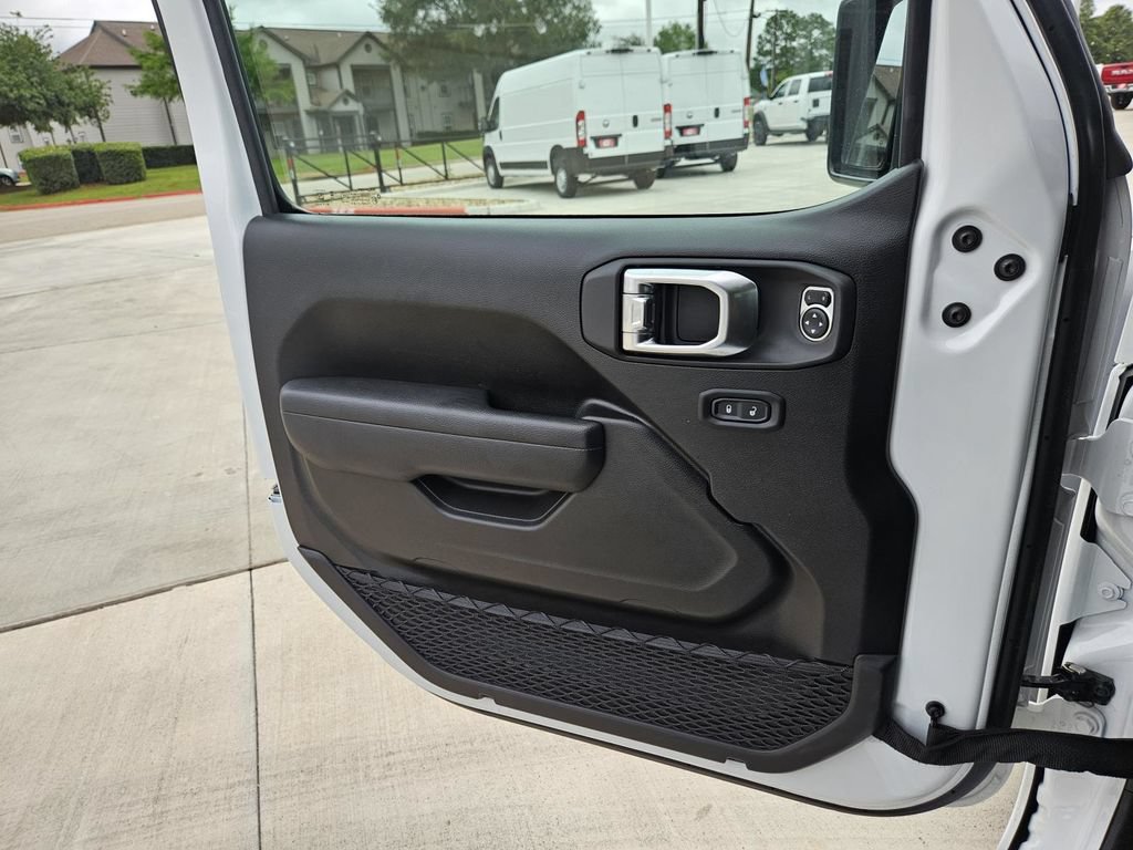 Used 2026 Jeep Wrangler Unlimited Rubicon AWD/4WD image 10