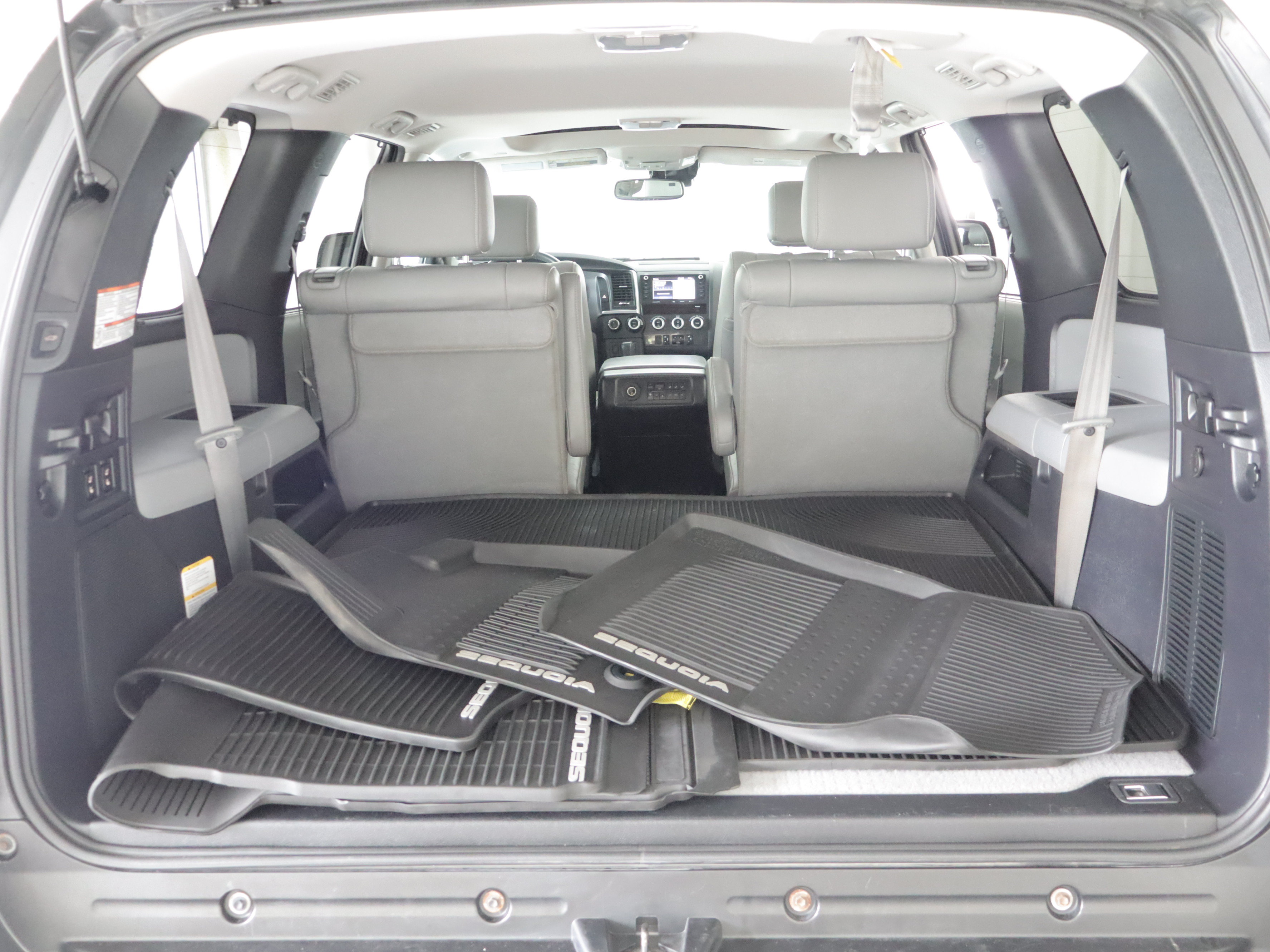 Used 2021 Toyota Sequoia Limited w/ Safety & Convenience Package AWD/4WD image 25