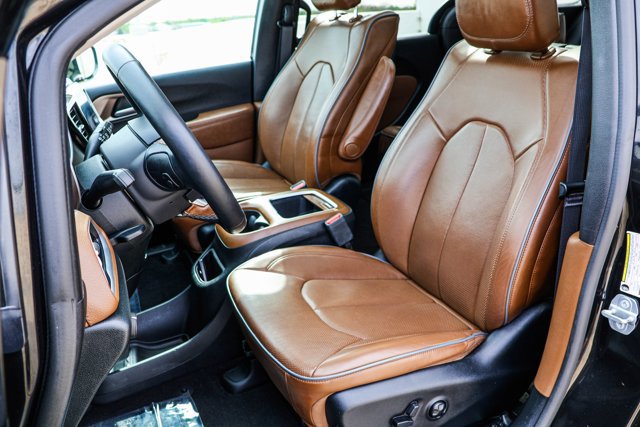 Used 2018 Chrysler Pacifica Limited image 12