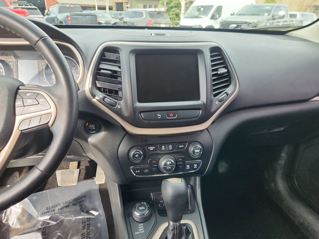 Used 2015 Jeep Cherokee Latitude w/ Comfort/Convenience Group AWD/4WD image 18