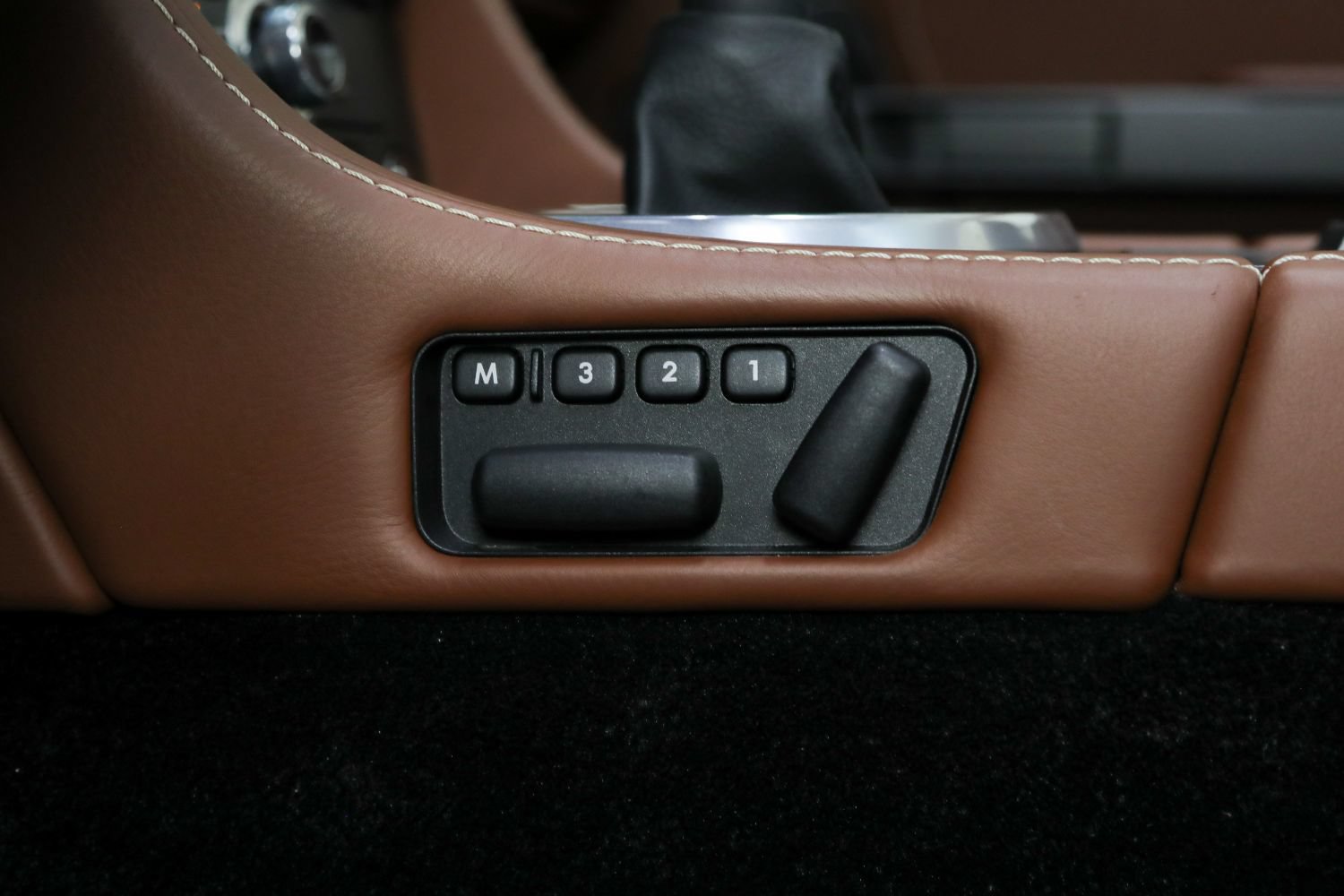 Used 2012 Aston Martin V8 Vantage N420 RWD image 45