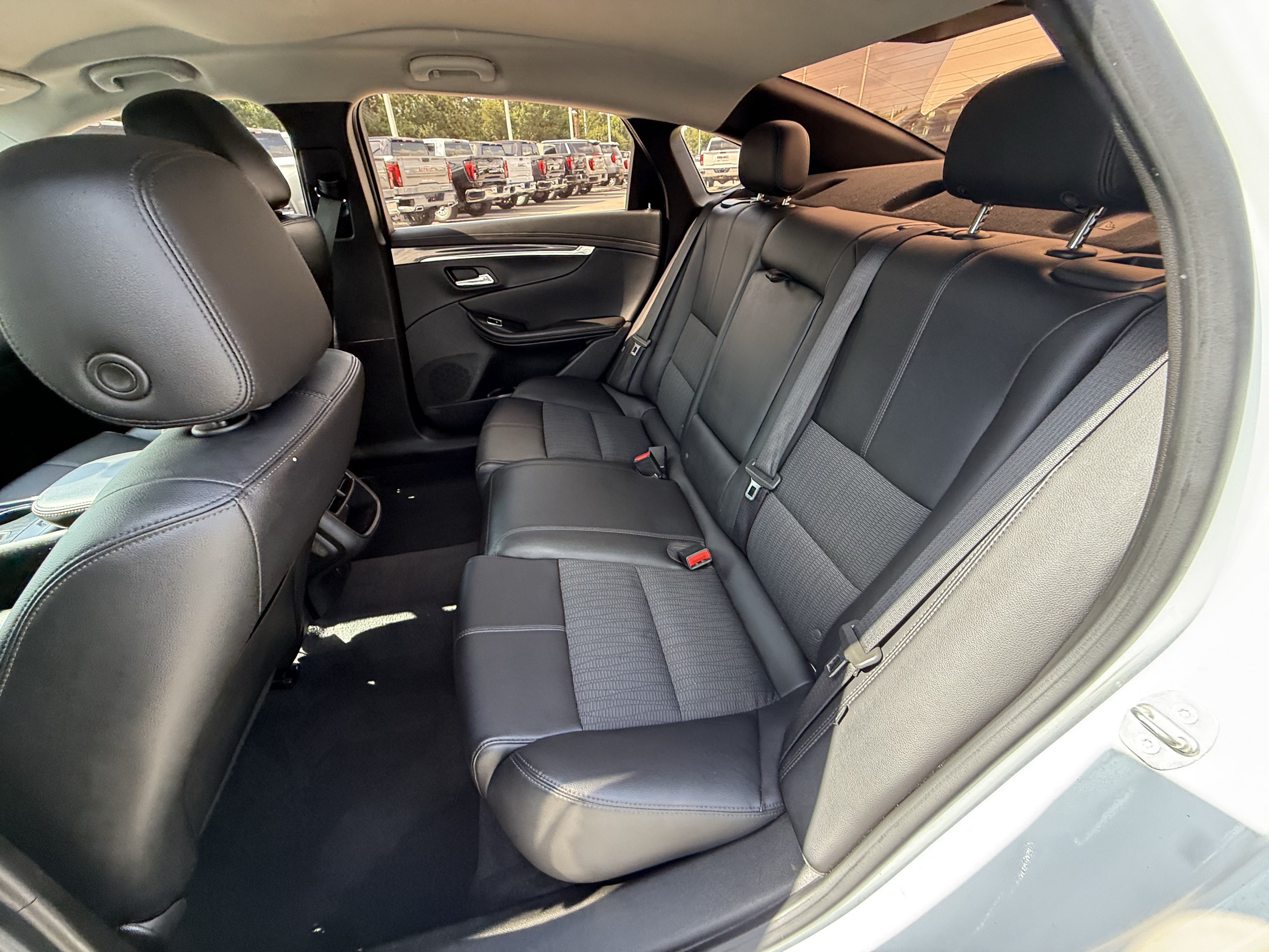 Used 2019 Chevrolet Impala LT FWD image 30