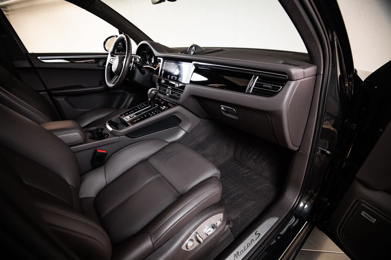 Certified 2024 Porsche Macan S AWD/4WD image 28