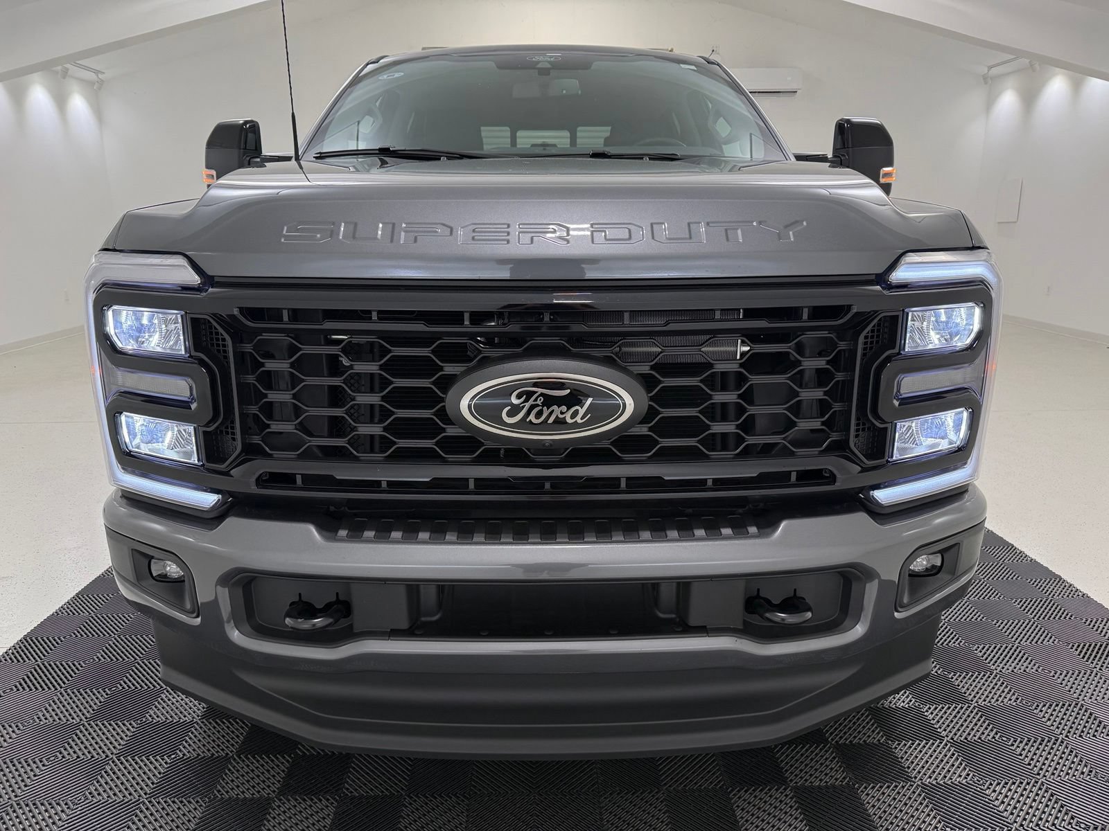 New 2026 Ford F250 Lariat w/ Black Appearance Package AWD/4WD image 2