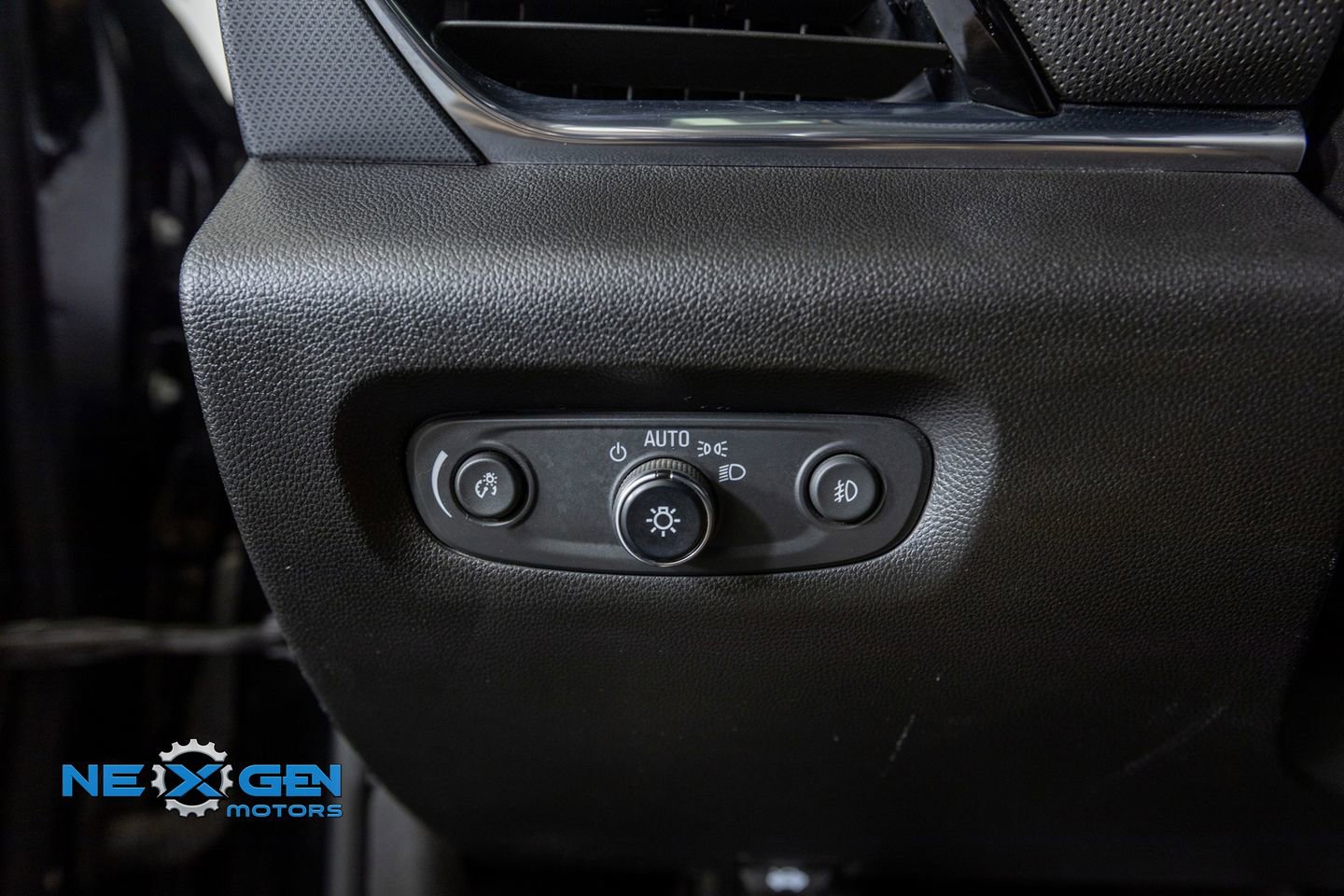 Used 2020 Chevrolet Traverse Premier w/ Redline Edition image 13