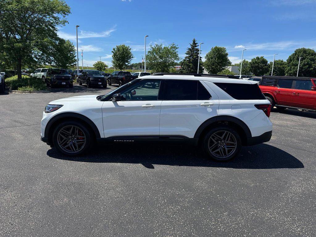Certified 2025 Ford Explorer ST AWD/4WD image 7