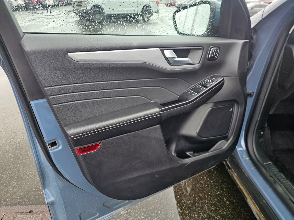 Certified 2025 Ford Escape Platinum AWD/4WD image 16