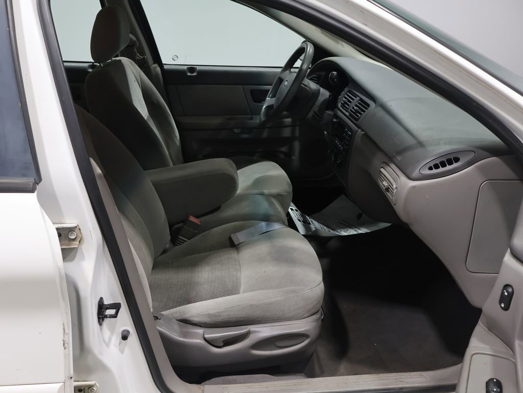 Used 2005 Ford Taurus SE image 23