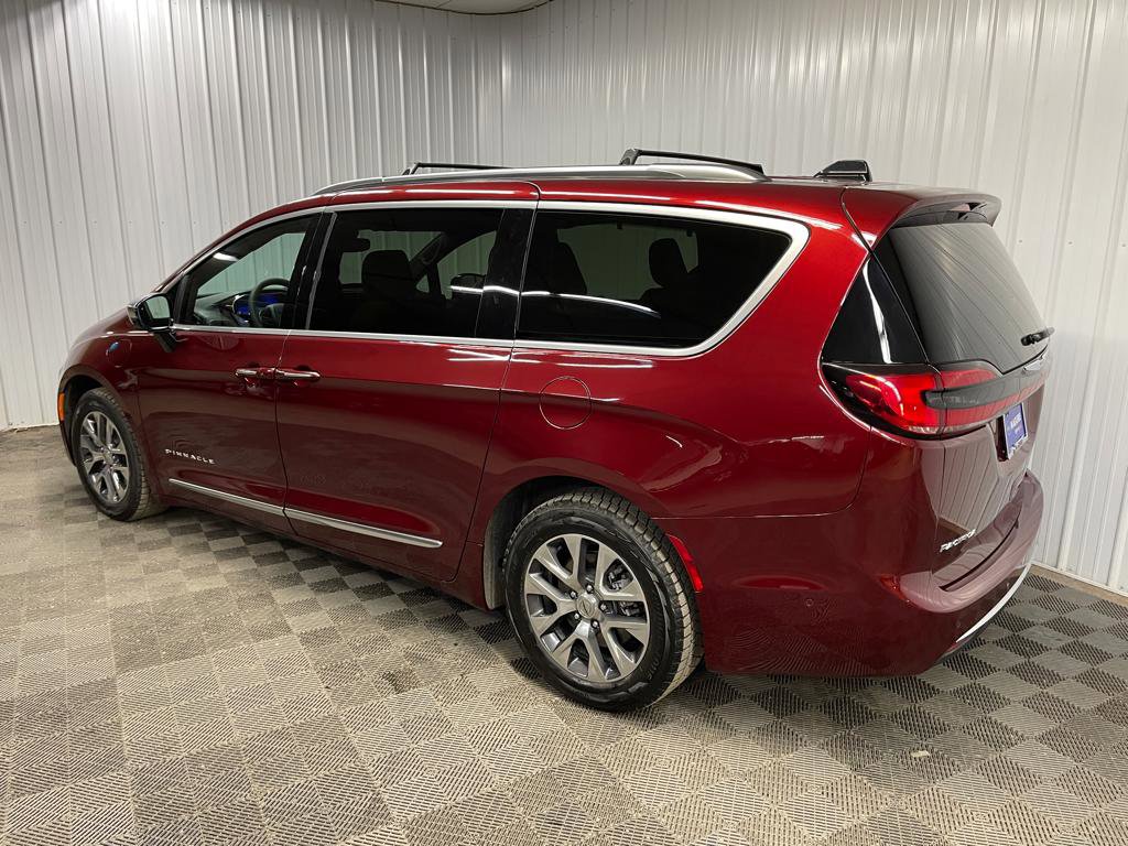 Used 2023 Chrysler Pacifica Pinnacle image 6