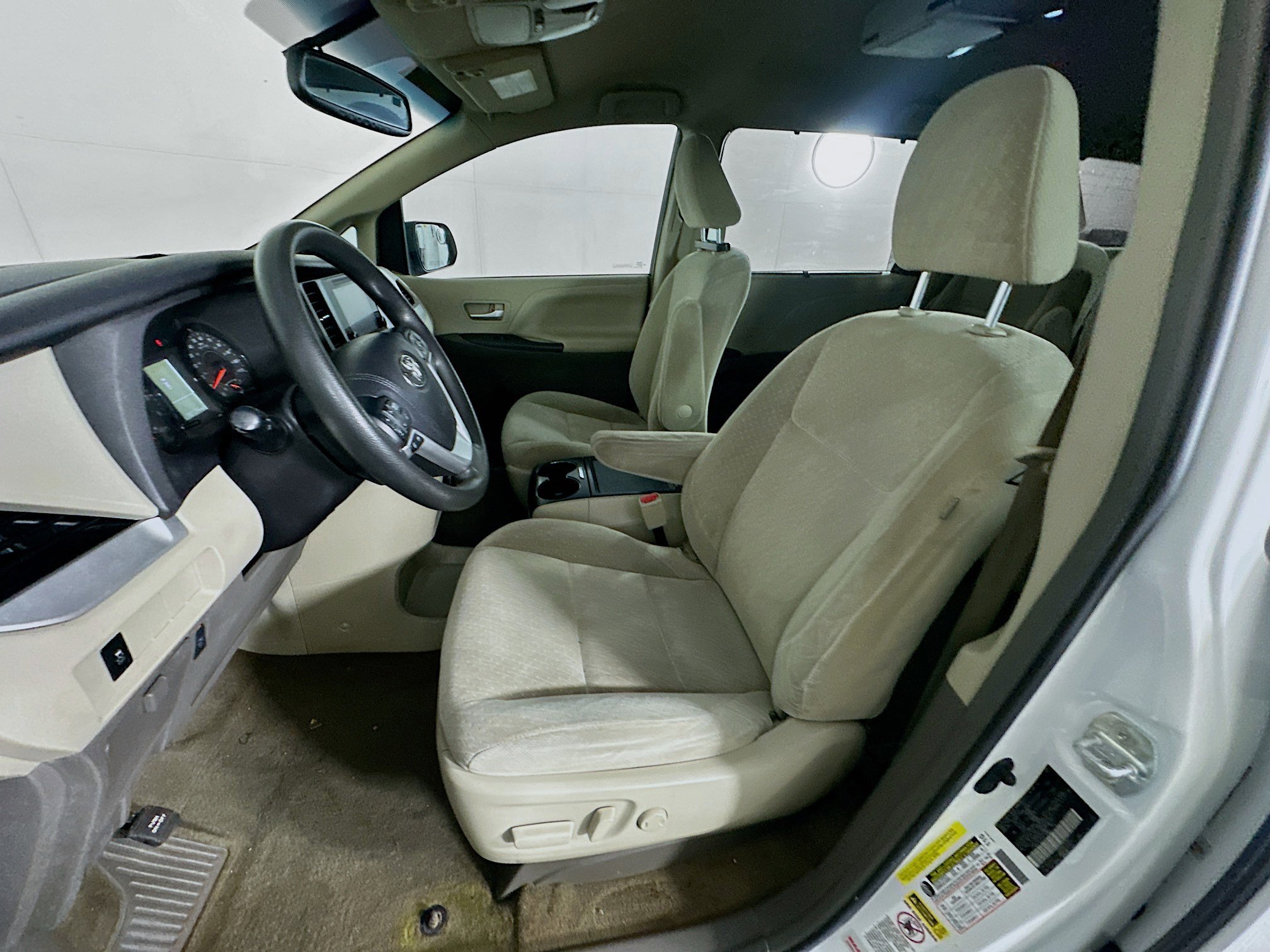 Used 2017 Toyota Sienna LE image 13