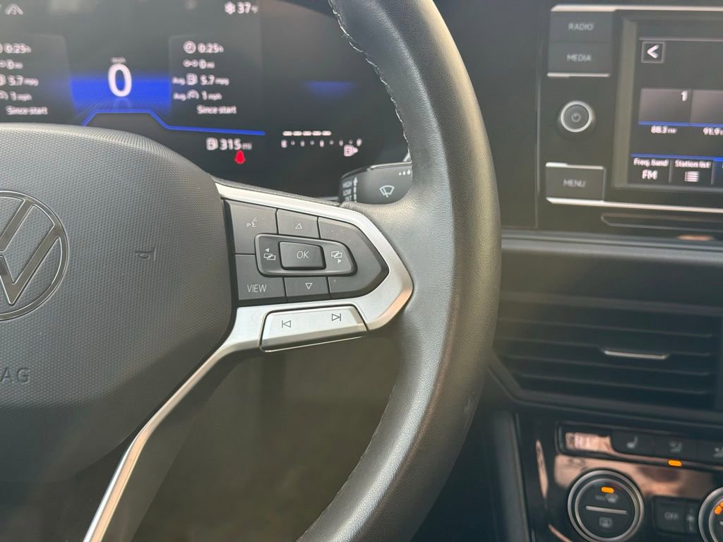 Used 2024 Volkswagen Jetta SE image 11