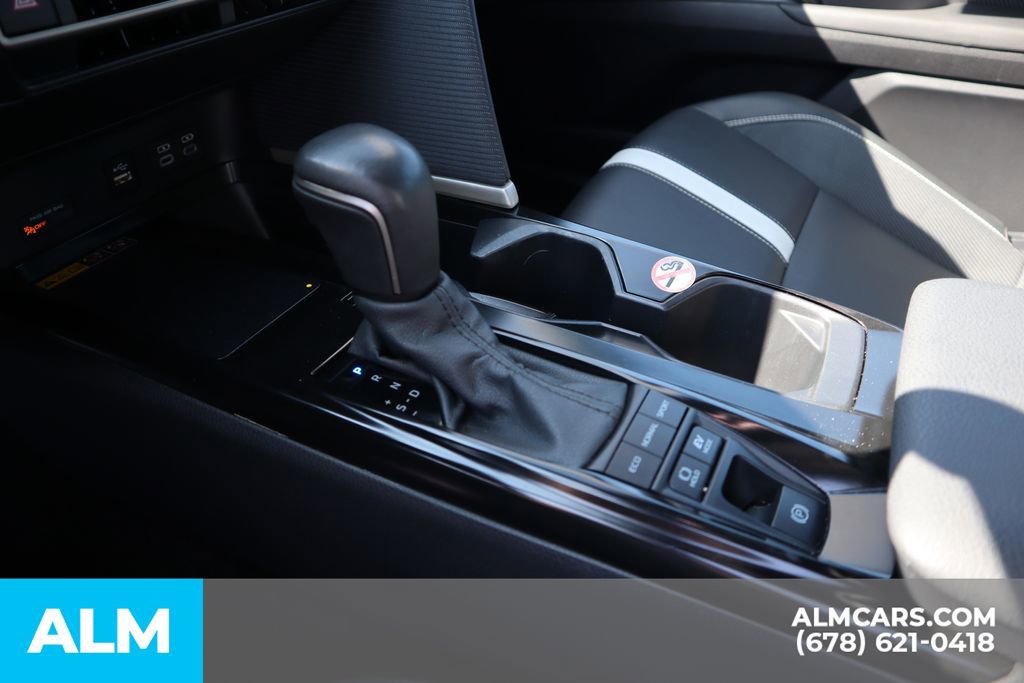 Used 2025 Toyota Camry SE image 30