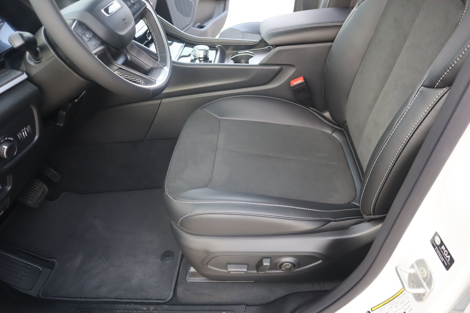 New 2026 Jeep Grand Cherokee Altitude AWD/4WD image 12