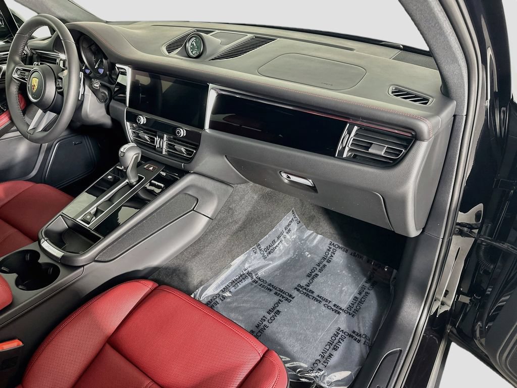 Certified 2026 Porsche Macan AWD/4WD image 30