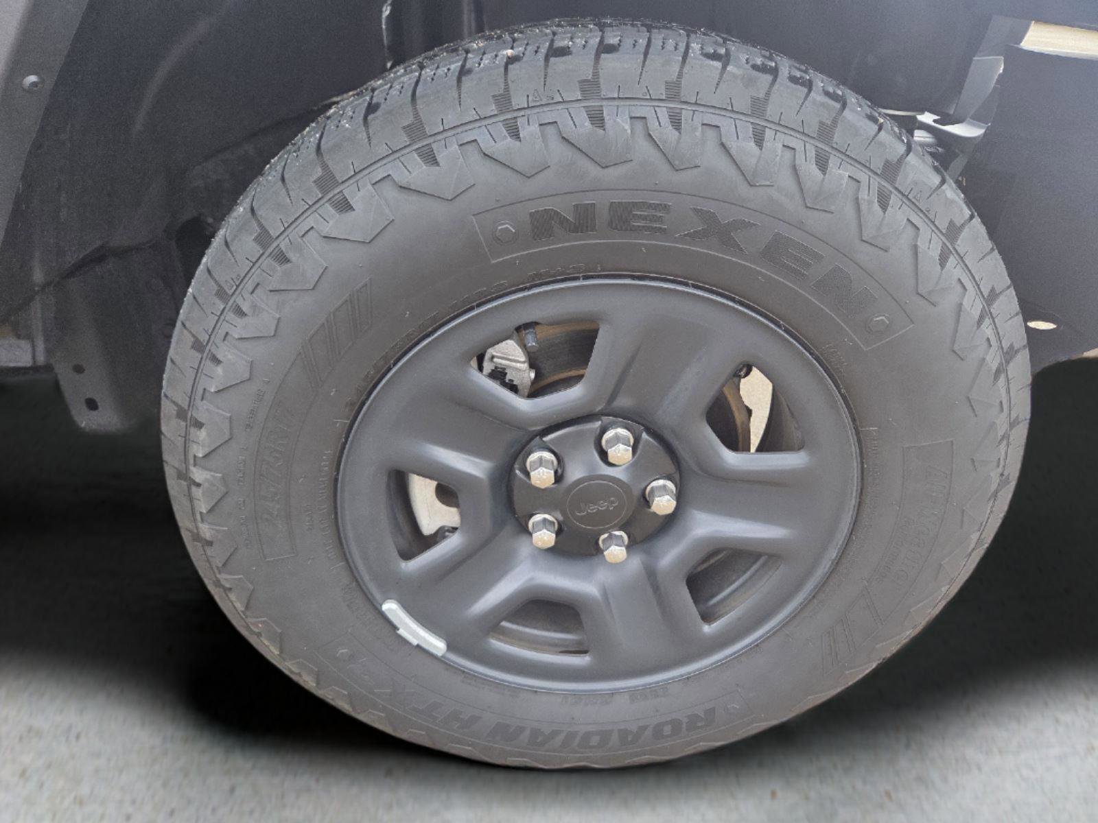 Used 2025 Jeep Wrangler Sport image 37