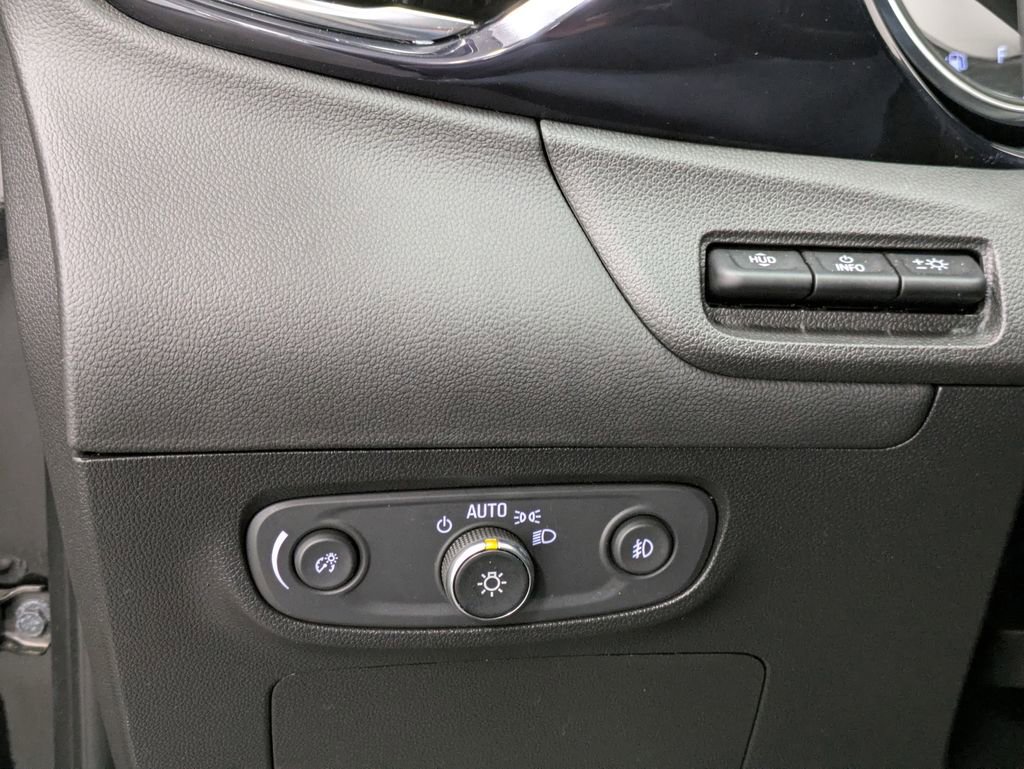 Used 2022 Buick Encore GX Essence w/ Advanced Technology Package FWD image 21