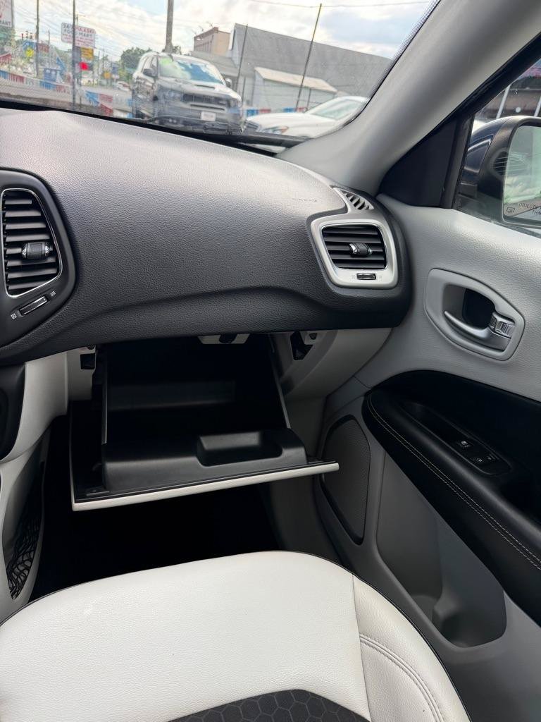 Used 2018 Jeep Compass Latitude w/ Popular Equipment Group AWD/4WD image 26