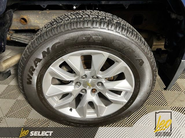 Used 2020 Chevrolet Silverado 1500 Custom w/ Custom Convenience Package AWD/4WD image 17